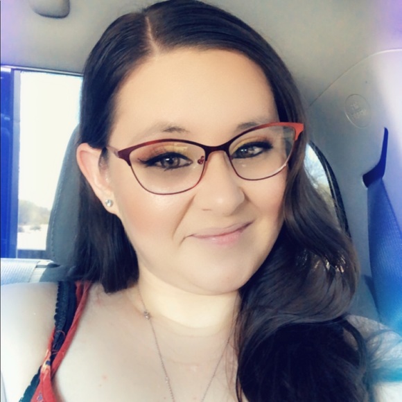 Meet your Posher, Mandee - Picture 2 of 5